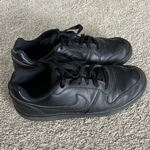 Nike ebernon low black on black shoes